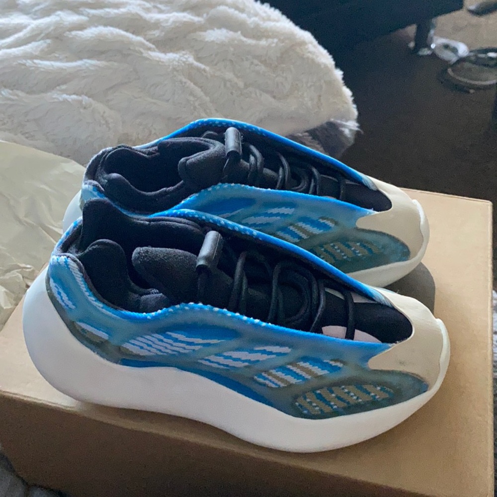 Yeezy 700 V3 Kids “Arzareth”